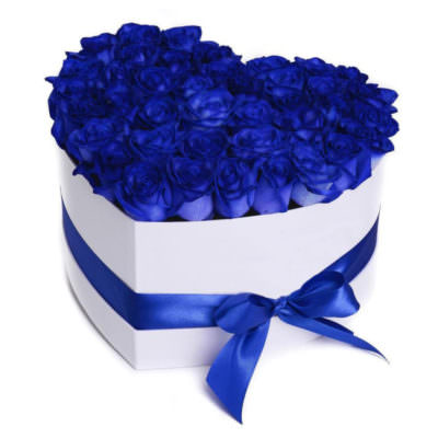 Композиция из цветов в коробке "Синее сердце"